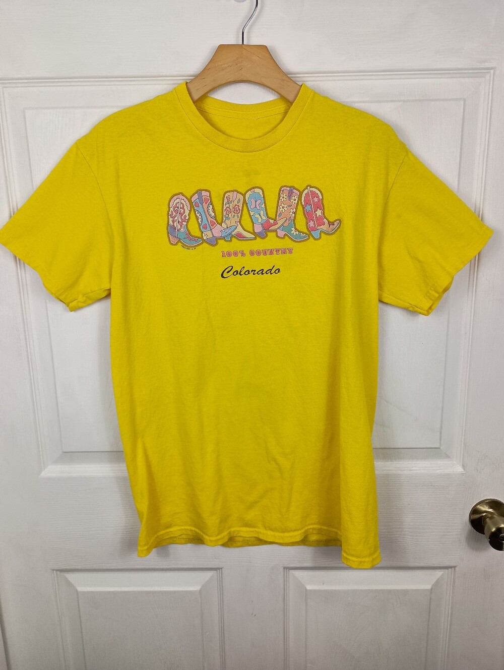 Vintage Western T Shirt Medium Womens Colorado Country Cowboy Boots Yellow Tee